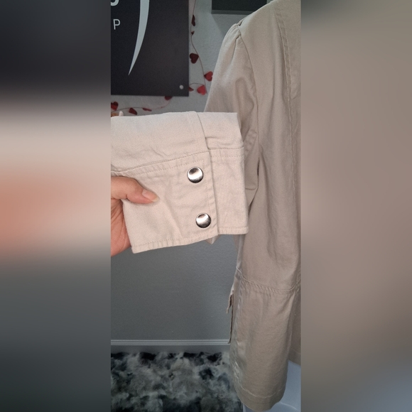 Evelyn Women's Beige Jacket - Picture 14 of 16